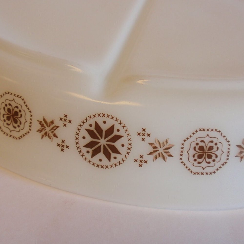 Vintage Pyrex Town and country divided Casserole​​​​​​​​​​​​​ - Picture 4 of 10